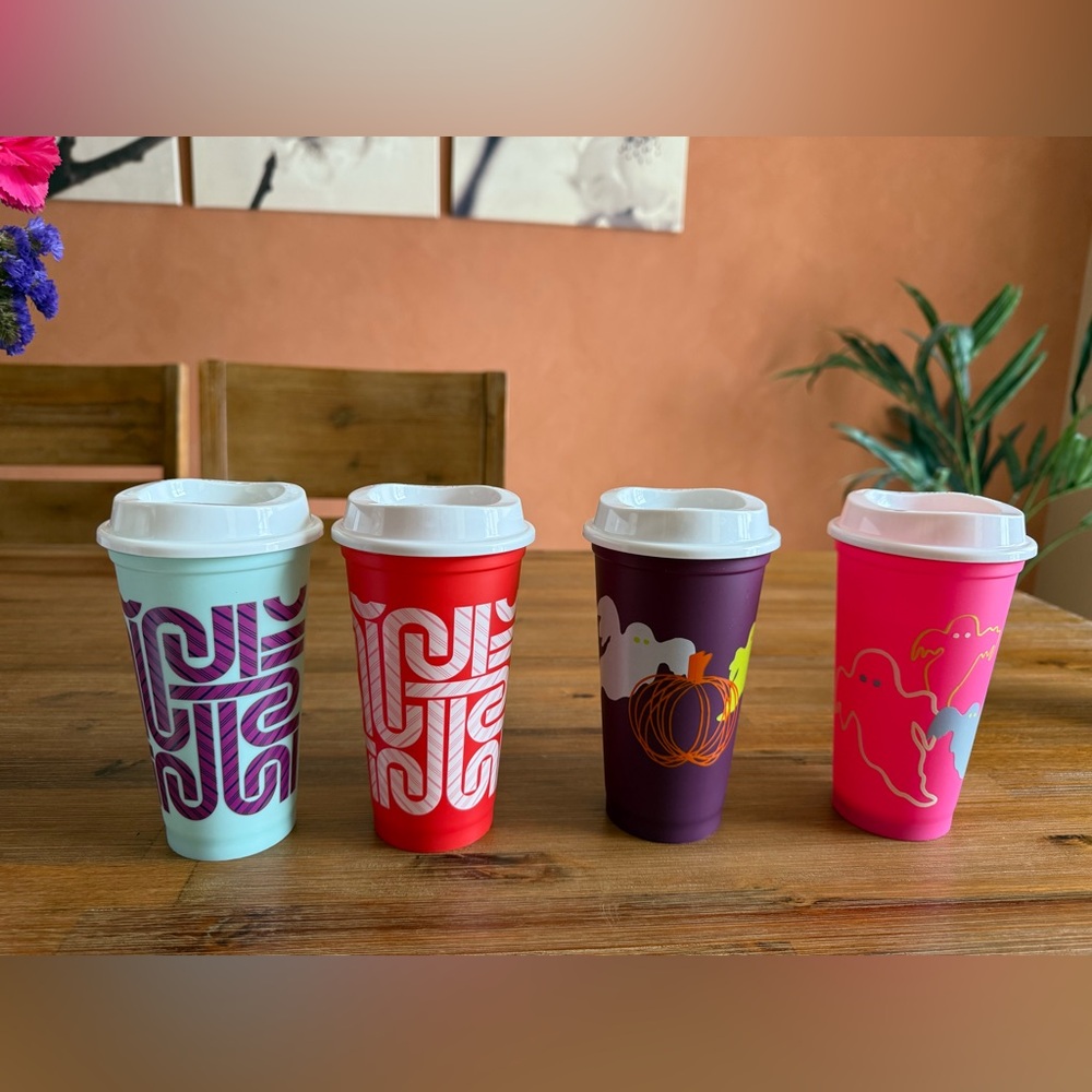 Set of 4 Starbucks useable cups !